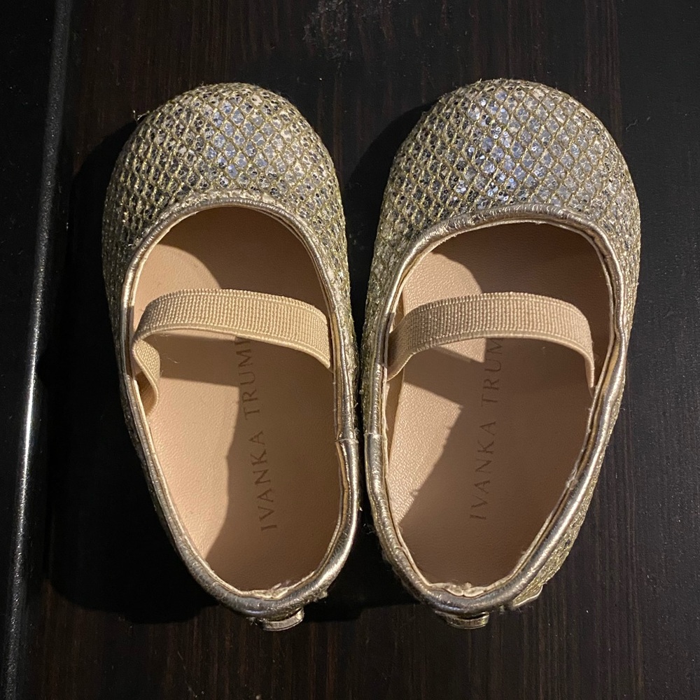 Gold glittery baby shoes
